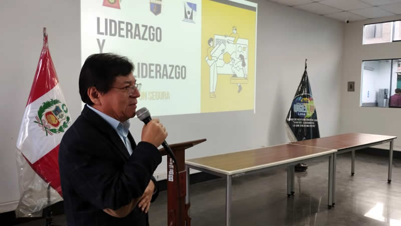 Profesor de oratoria y liderazgo